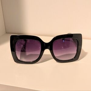 Chic Black Sunglasses